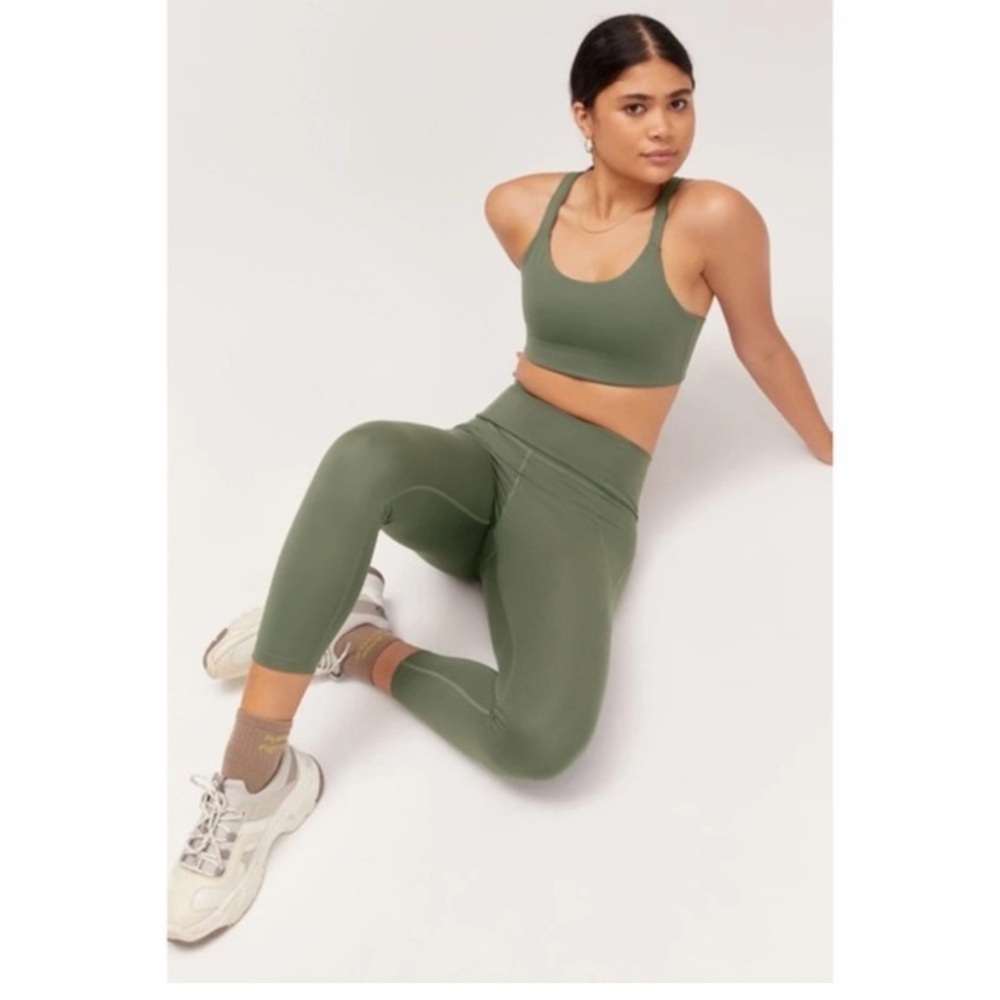 Girlfriend Collective High-Rise Pocket Legging in Thyme - olive Limited Color - Picture 5 of 11